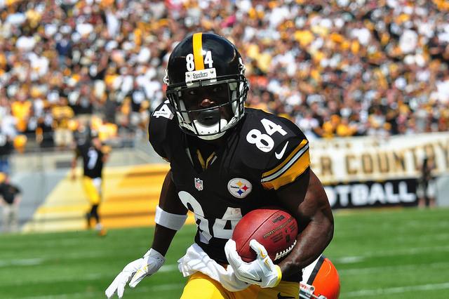 Antonio Brown running the ball against Browns.