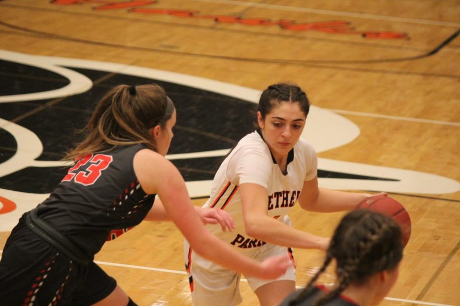 Maria Cerro dribbles between two Panthers during their game against USC on Jan. 25.
