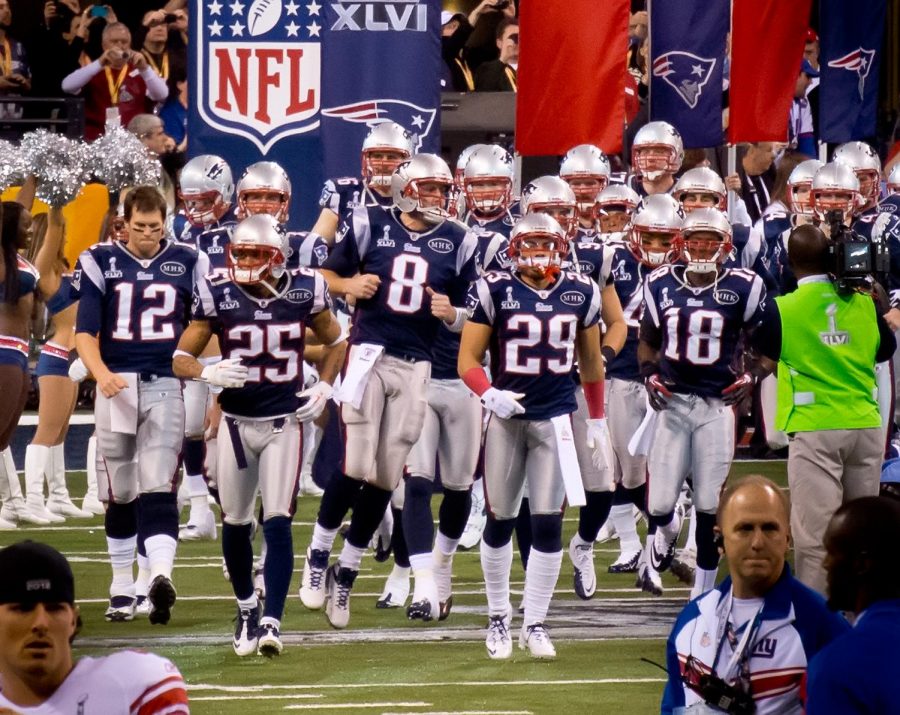 New England Patriots running onto the field for the Super Bowl https://upload.wikimedia.org/wikipedia/commons/b/bb/New_England_Patriots_grand_entrance_%286837539245%29.jpg