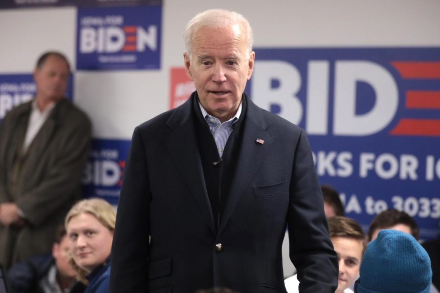 Former+Vice+President+of+the+United+States+Joe+Biden+speaking+with+supporters+at+a+phone+bank+at+his+presidential+campaign+office+in+Des+Moines%2C+Iowa+on+Jan.+13%2C+2020.