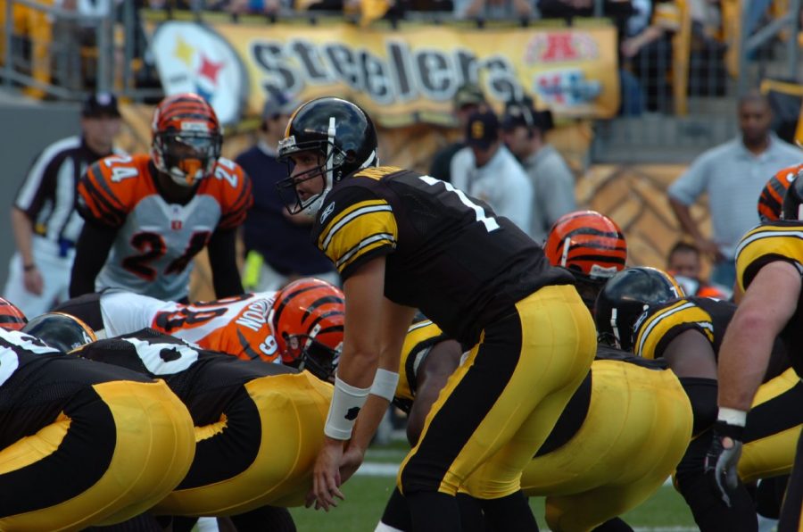 Ben Roethlisberger takes a snap during a game against the Cincinnati Bengals in 2006.