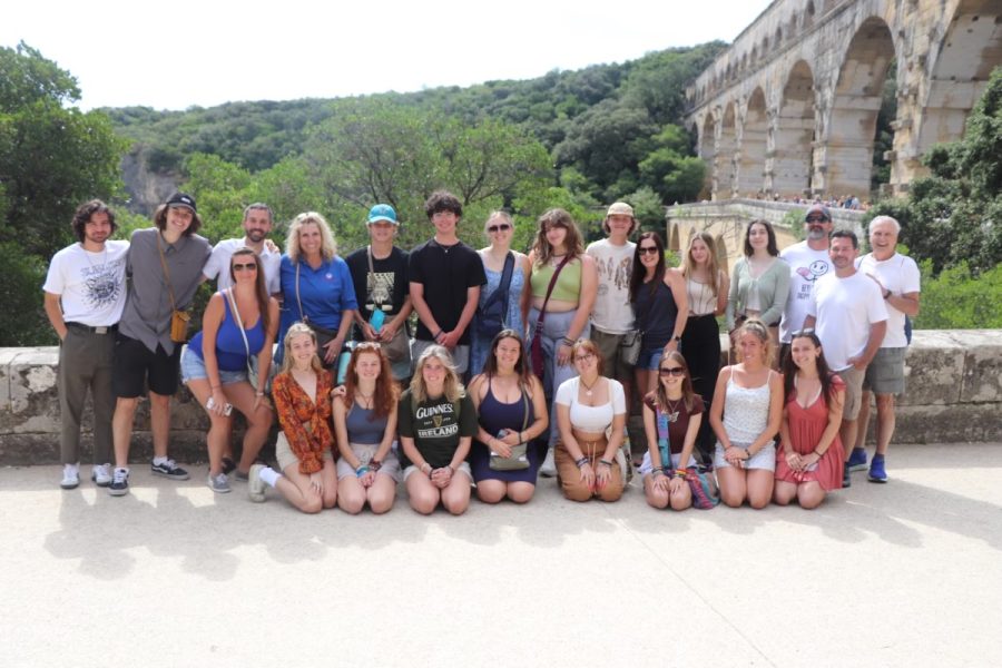 Those+who+attended+the+2022+trip+to+France+pose+for+a+pic+in+front+of+the+Pont+du+Gard%2C+an+ancient+Roman+aqueduct+bridge.