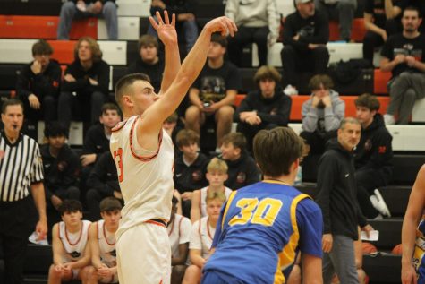 Boys basketball gets off to strong start ahead of section games