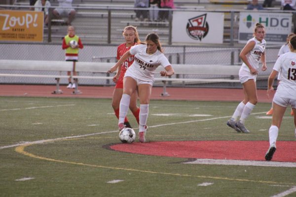 Liv Dawson fights a Peters defender for the ball as her teammates look on.