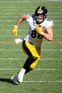 Pat Freiermuth, tight end for the Pittsburgh Steelers during a game against the Cleveland Browns on October 31, 2021.

Erik Drost, CC BY 2.0 , via Wikimedia Commons