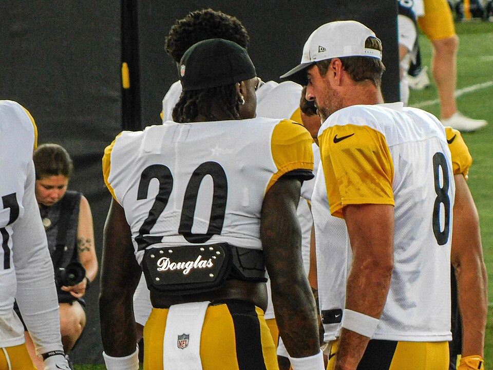 Johnson (20) with quarterback Aaron Rodgers in 2025.

Photo credit: Cramerwiki