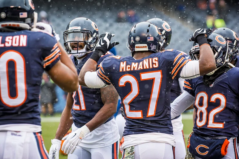 Military service members honored during Chicago bears game
